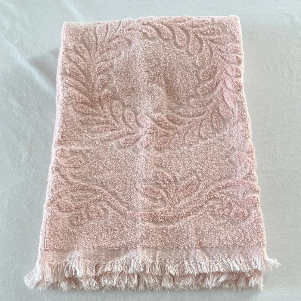 Vintage Dundee Pink Cotton Towel Set Jacquard Wreath Design Fringed Ends